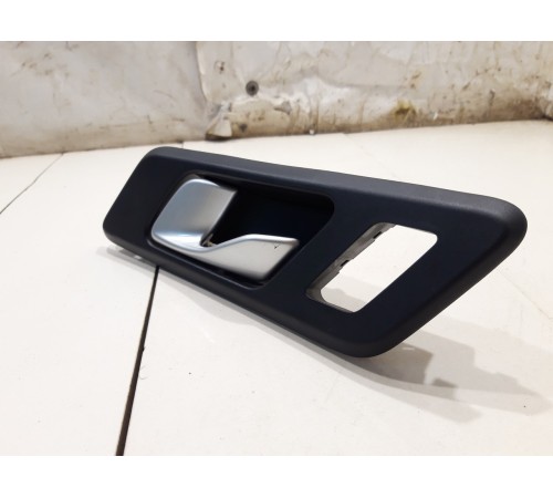 Ручка двери (передняя левая внутренняя)