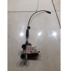 Доводчик двери (передний правый)