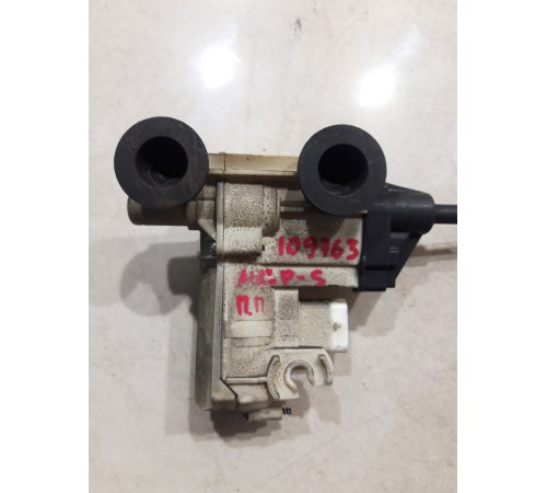 Доводчик двери (передний правый)