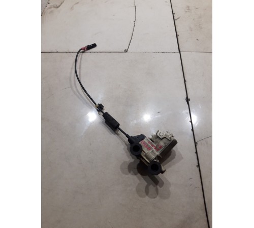 Доводчик двери (передний правый)