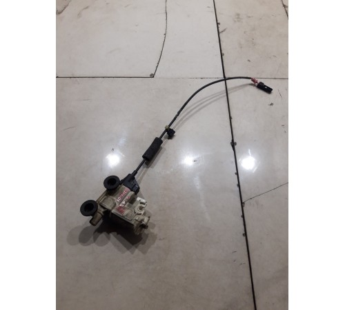 Доводчик двери (передний правый)