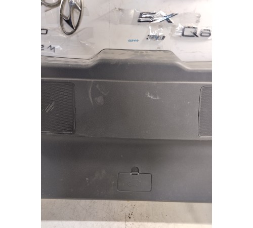 Обшивка крышки багажника