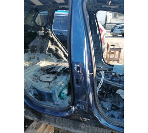 Порог с центральной стойкой правый