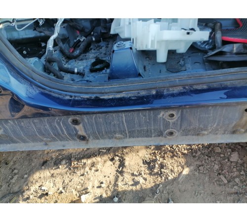 Порог с центральной стойкой правый