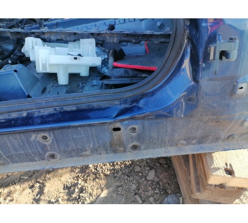 Порог с центральной стойкой правый