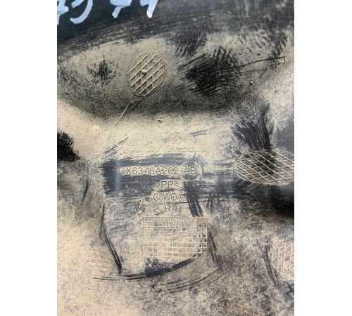 Брызговик (передний, правый)