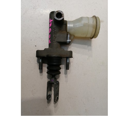 Бачок главного цилиндра сцепления с бочком