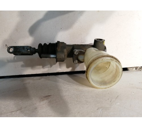 Бачок главного цилиндра сцепления с бочком