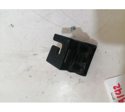 Рычаг открывания капота