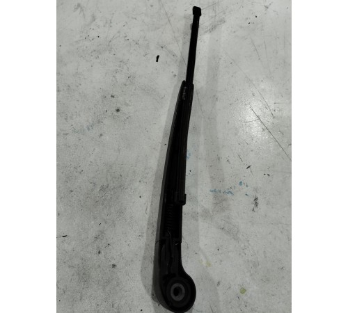 Поводок крышки багажника