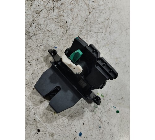 Замок крышки багажника