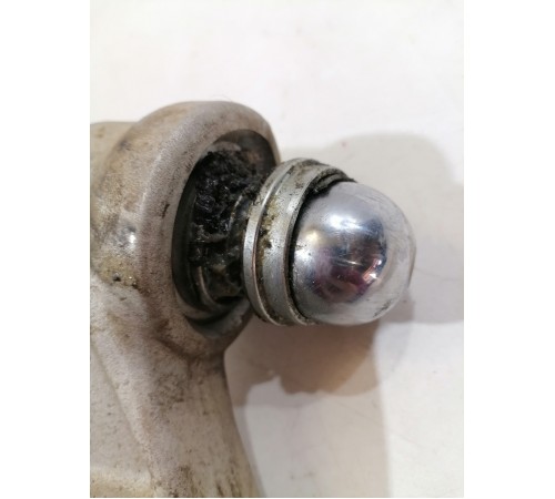 Рычаг подвески передний правый