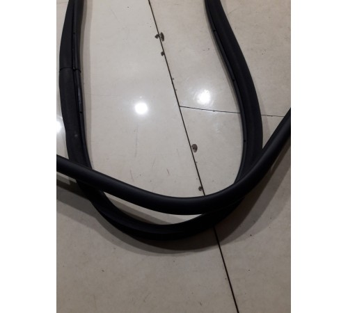 Уплотнитель двери(задний левый)