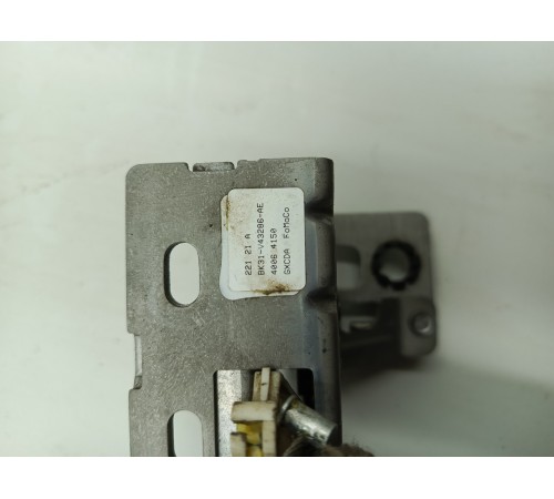 Замок задней правой двери