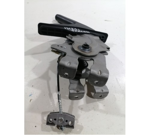 Рычаг стояночного тормоза (ручник)