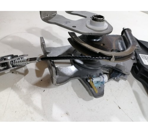 Рычаг стояночного тормоза (ручник)