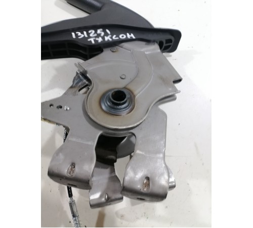 Рычаг стояночного тормоза (ручник)