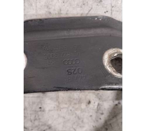 Петля крышки багажника правая