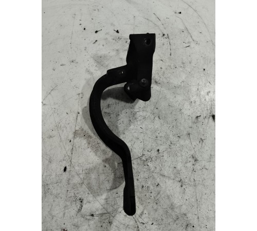 Петля крышки багажника правая