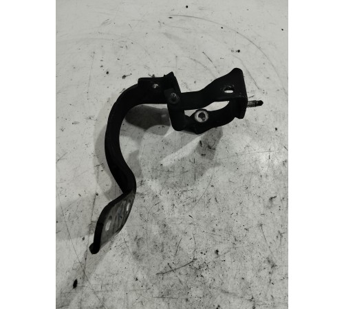 Петля крышки багажника правая