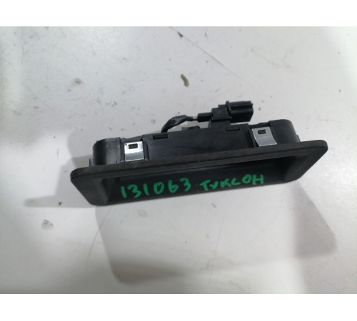 Кнопка открывания багажника