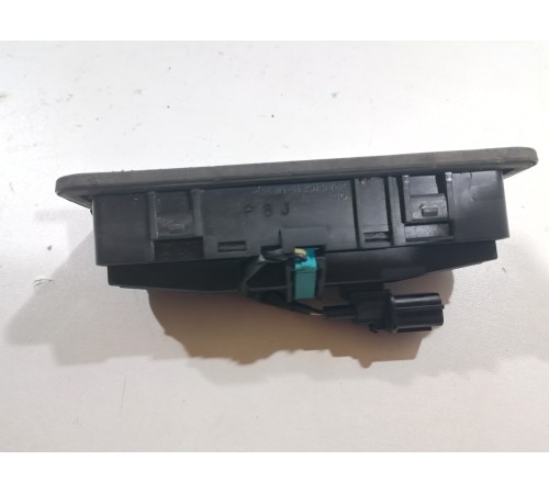 Кнопка открывания багажника