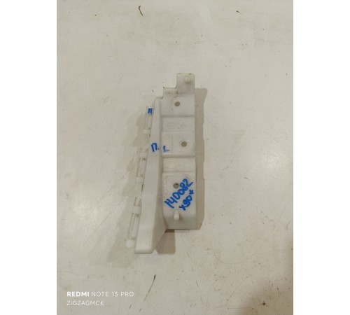 Кронштейн фары левый