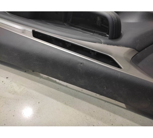 Обшивка двери (передняя, правая)