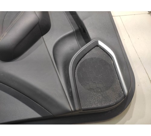 Обшивка двери (передняя, правая)