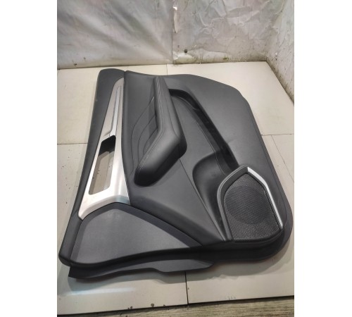 Обшивка двери (передняя, правая)