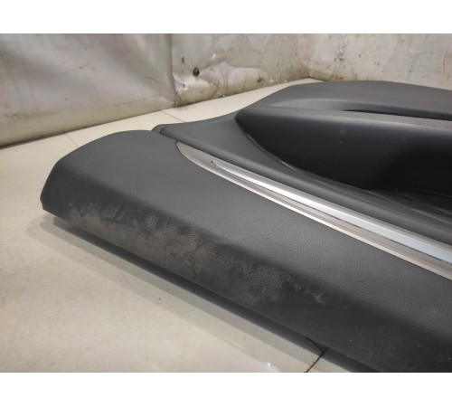 Обшивка двери (передняя, правая)