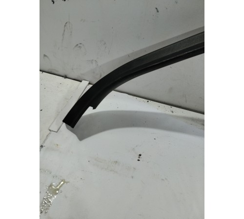 Накладка рамки двери (передняя правая)