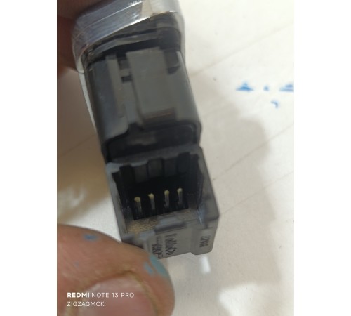 Кнопки блокировки дверей