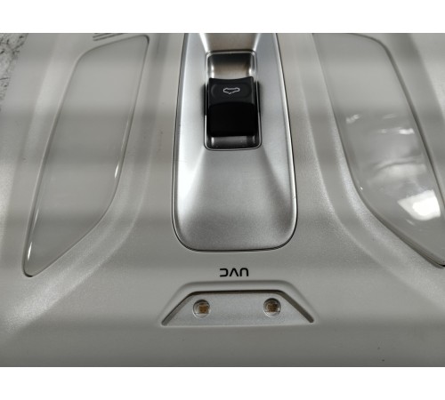 Плафон внутреннего освещения салона передний