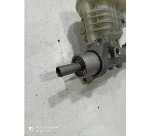 Главный тормозной цилиндр с бачком