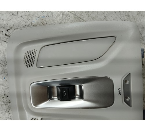 Плафон внутреннего освещения салона передний