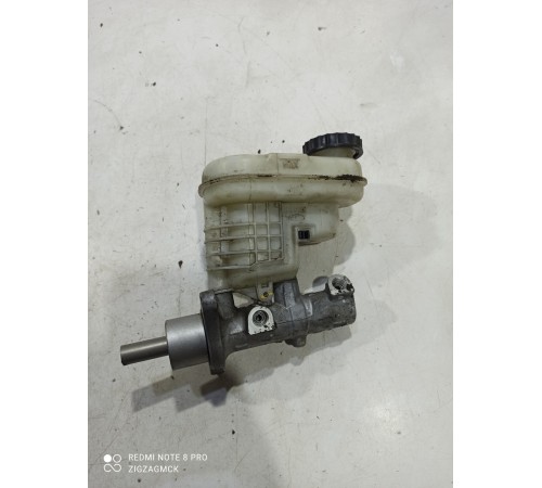 Главный тормозной цилиндр с бачком