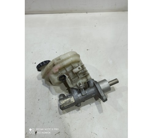 Главный тормозной цилиндр с бачком