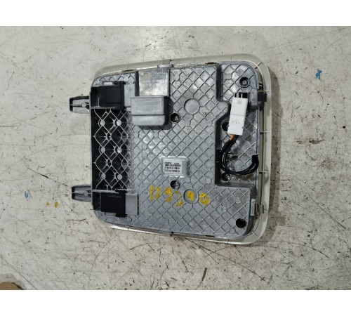 Плафон внутреннего освещения салона передний