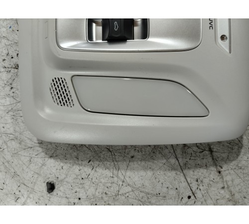 Плафон внутреннего освещения салона передний