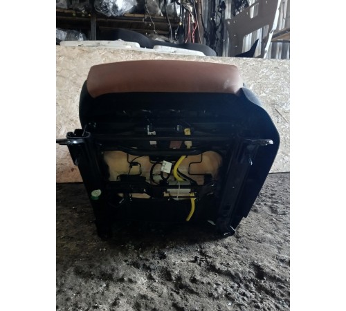 Сиденье переднее левое