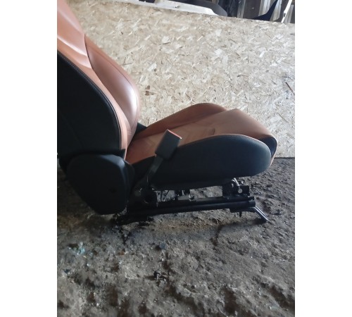 Сиденье переднее левое