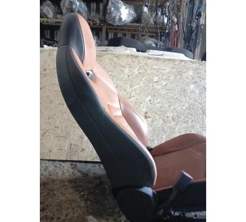 Сиденье переднее левое