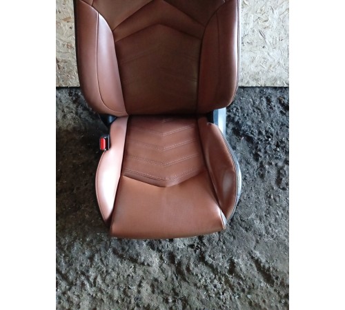 Сиденье переднее левое