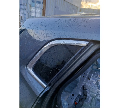 Стекло заднее глухое правое