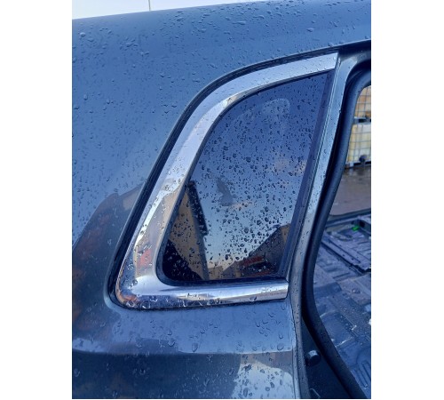 Стекло заднее глухое правое