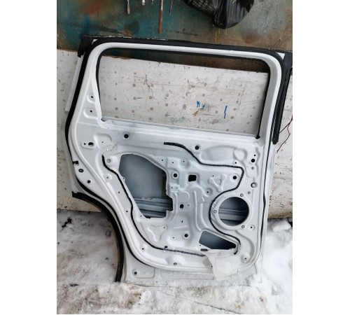 Дверь задняя левая