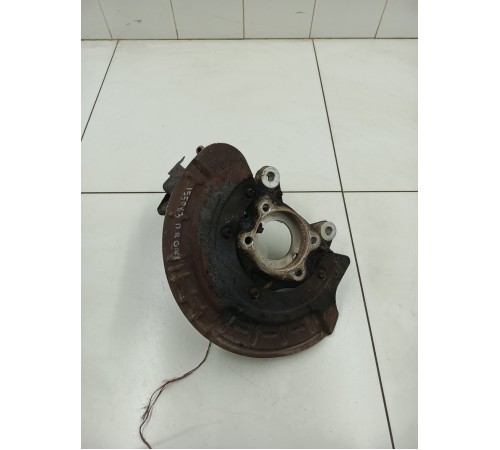 Кулак поворотный передний правый