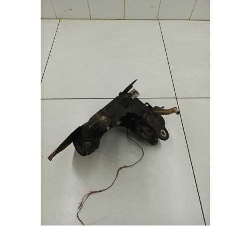 Кулак поворотный передний правый