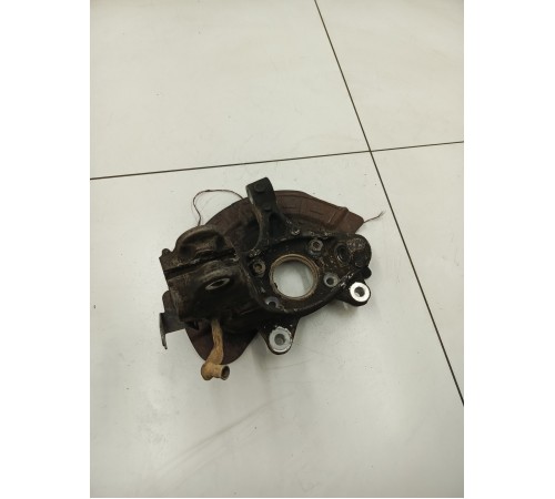 Кулак поворотный передний правый